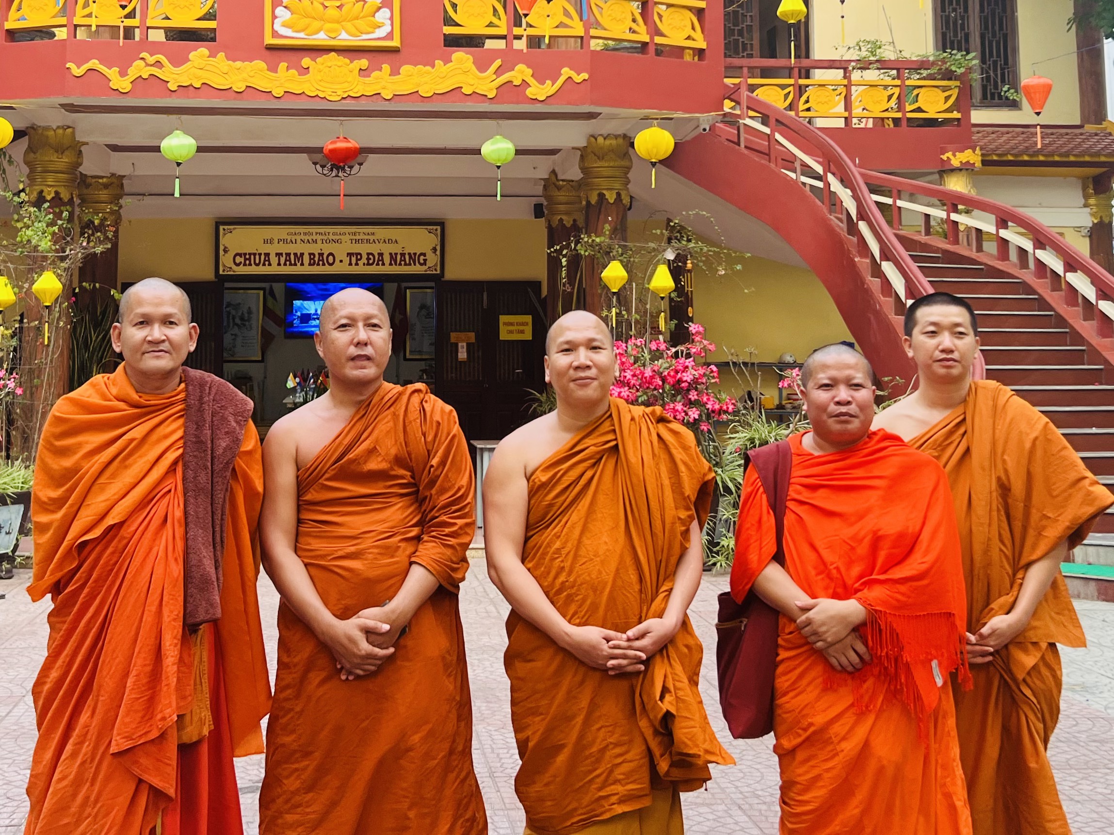Đà Nẵng: Ngài Tam Tạng 15 Sayadaw Paññā Vaṃsābhivamsa trưởng đoàn Phật Giáo Myanmar viếng chùa Tam Bảo Đà Nẵng - z4256554089538_f66fbef18c12a2cf355e6513c50271d6.jpg (951961 KB)