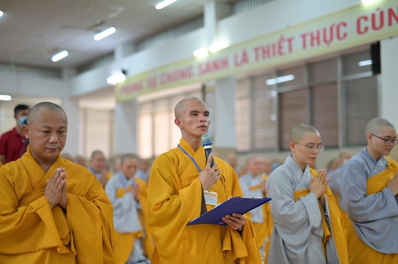 Trường Trung cấp Phật học TPHCM tổ chức lễ chúc mừng và tôn vinh chư vị Giáo thọ được tấn phong Giáo phẩm - IMG_8807.jpeg (184036 KB)