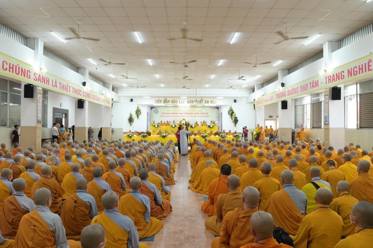 Trường Trung cấp Phật học TPHCM tổ chức lễ chúc mừng và tôn vinh chư vị Giáo thọ được tấn phong Giáo phẩm - IMG_8820.jpeg (301952 KB)
