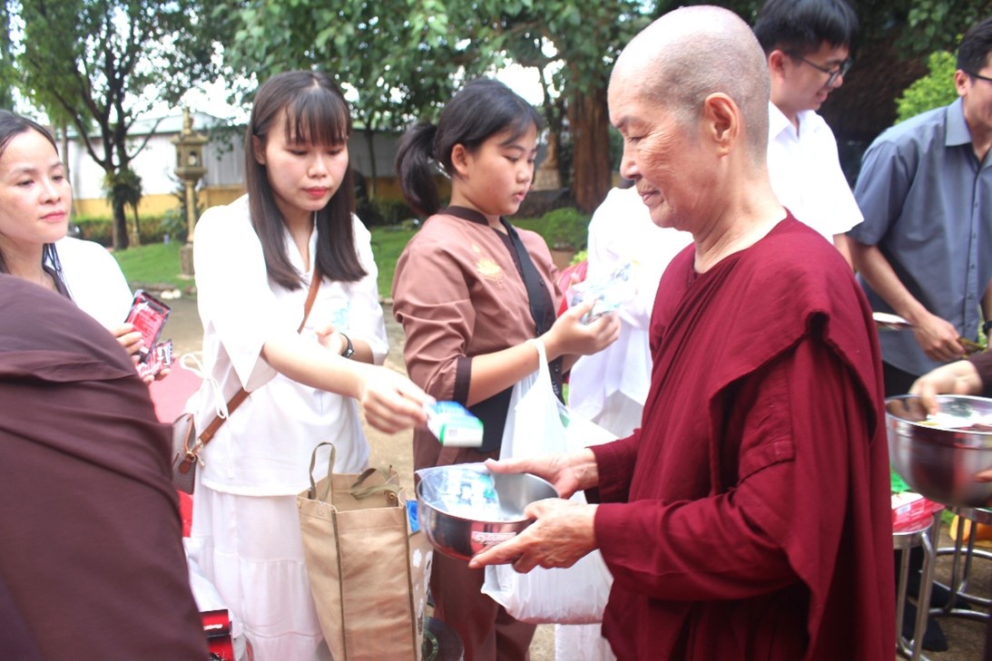 Đồng Nai: Thiền viện Nguyên Không tiếp đón Tăng đoàn Myanamar sang hoằng pháp - Picture6.jpg (181607 KB)