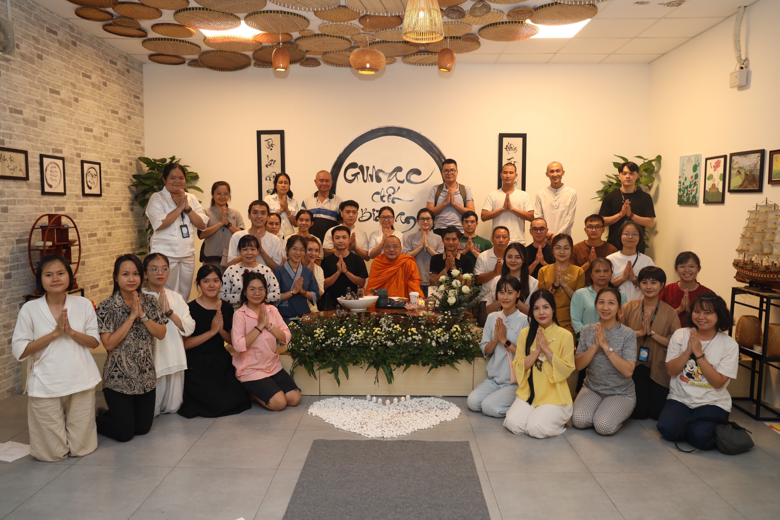 TPHCM: Hòa thượng Thích Bửu Chánh chia sẻ pháp thoại “Hạnh phúc từ sự thiện lành” - z4742313876273_ba8ca301d31b3419009e7bf486a7595e.jpg (850205 KB)