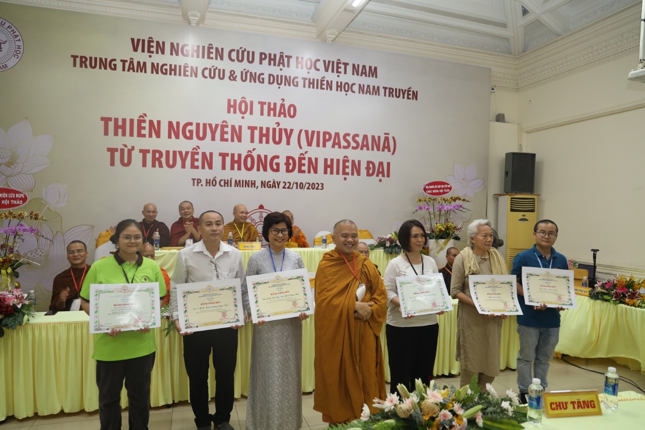 TPHCM: Bế mạc Hội thảo” Thiền nguyên thủy Vipassanā từ truyền thống đến hiện đại” - z4807975715296_6c982cb3fa39bf871e2de8c1dad60752.jpg (235409 KB)