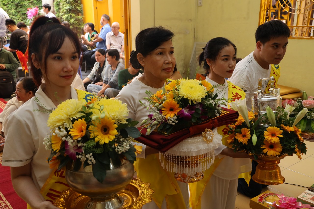 TPHCM: Đại lễ dâng y Kathina 2023 và bát hội tại chùa Bát Chánh Đạo - z4885852654055_c7e6e1b9fee378b754a12f3f61d6fd9c.jpg (265089 KB)