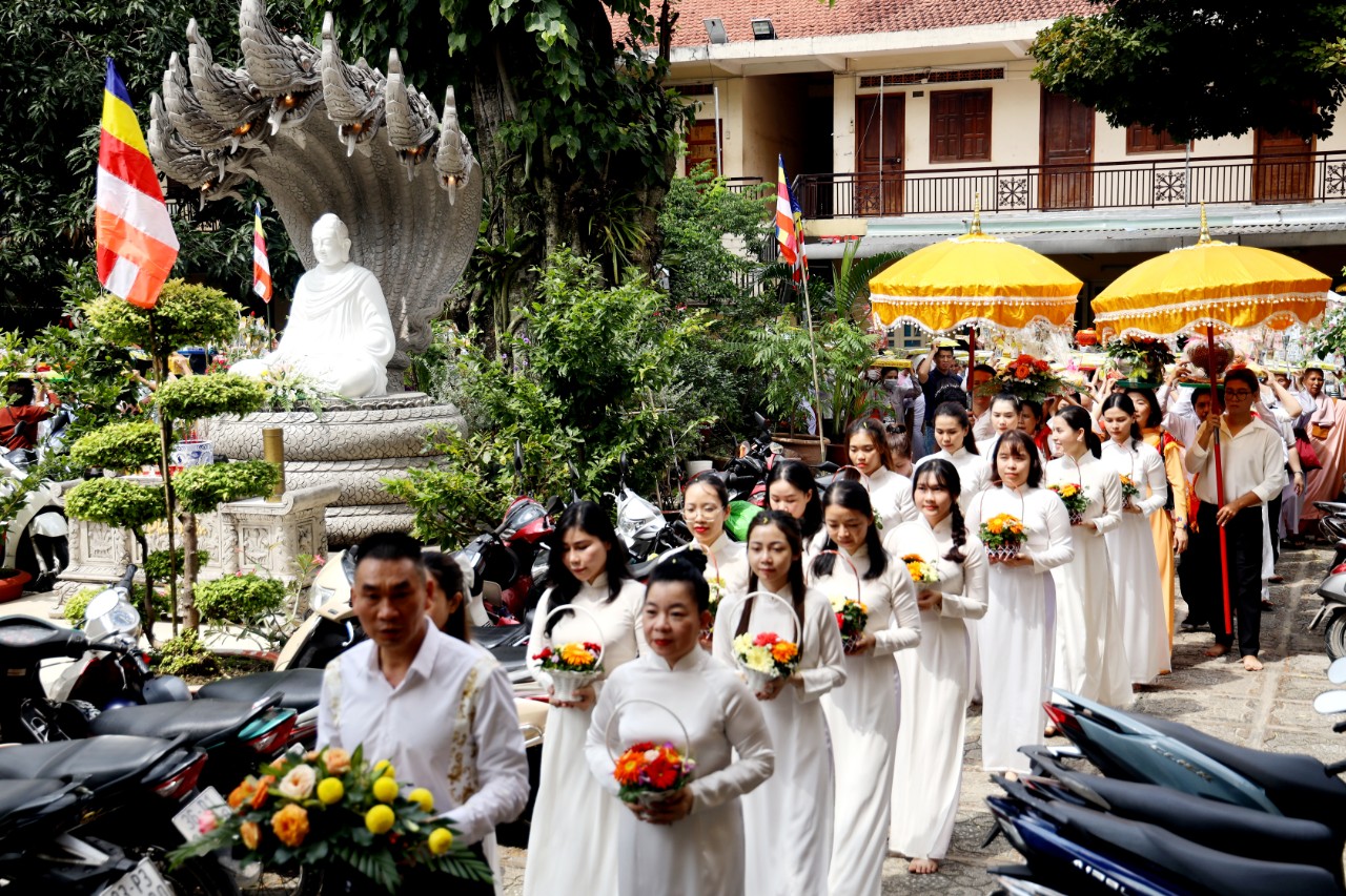 TP.HCM: Đại lễ dâng y Kathina 2023 tại chùa Phật Bảo - z4838109358044_099500cf19b9b49b0f2e4ef2763ae6d4.jpg (428728 KB)