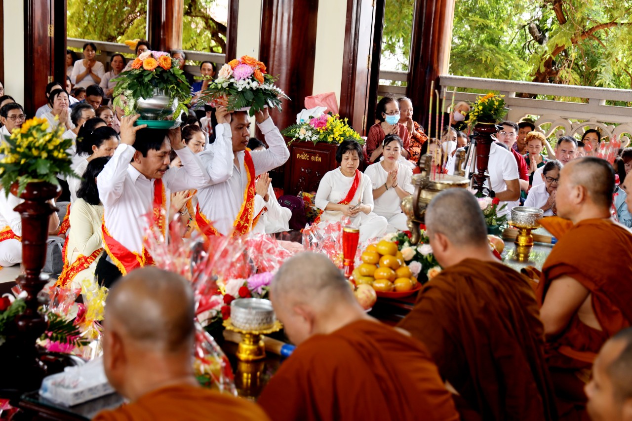 TP.HCM: Đại lễ dâng y Kathina 2023 tại chùa Phật Bảo - z4838109415409_f83288e0b9d60cd2926de1bf20150836.jpg (311904 KB)