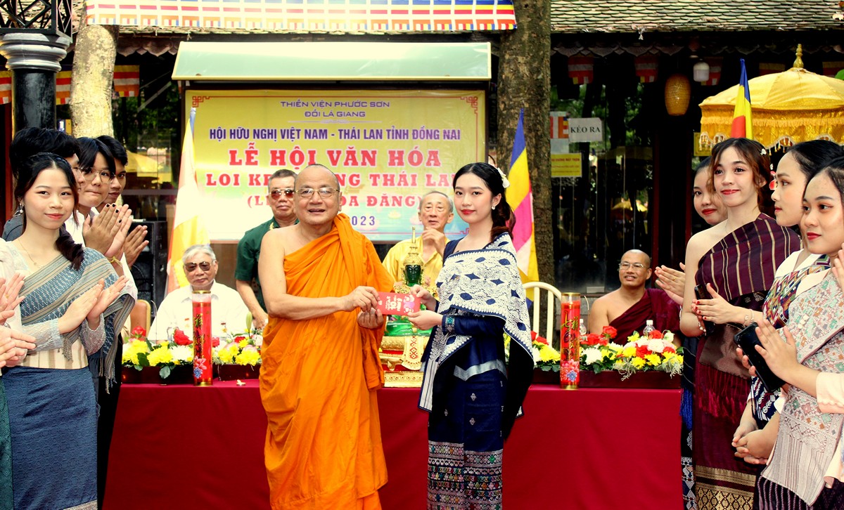 Đồng Nai: Lễ hội văn hóa Loi Krathong tại thiền viện Phước Sơn - IMG_4022.JPG (315919 KB)
