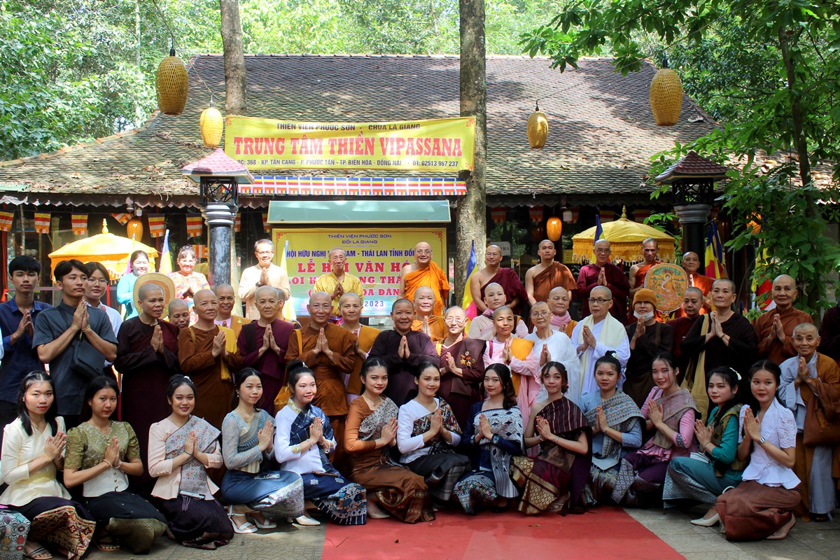 Đồng Nai: Lễ hội văn hóa Loi Krathong tại thiền viện Phước Sơn - IMG_4033.JPG (447717 KB)