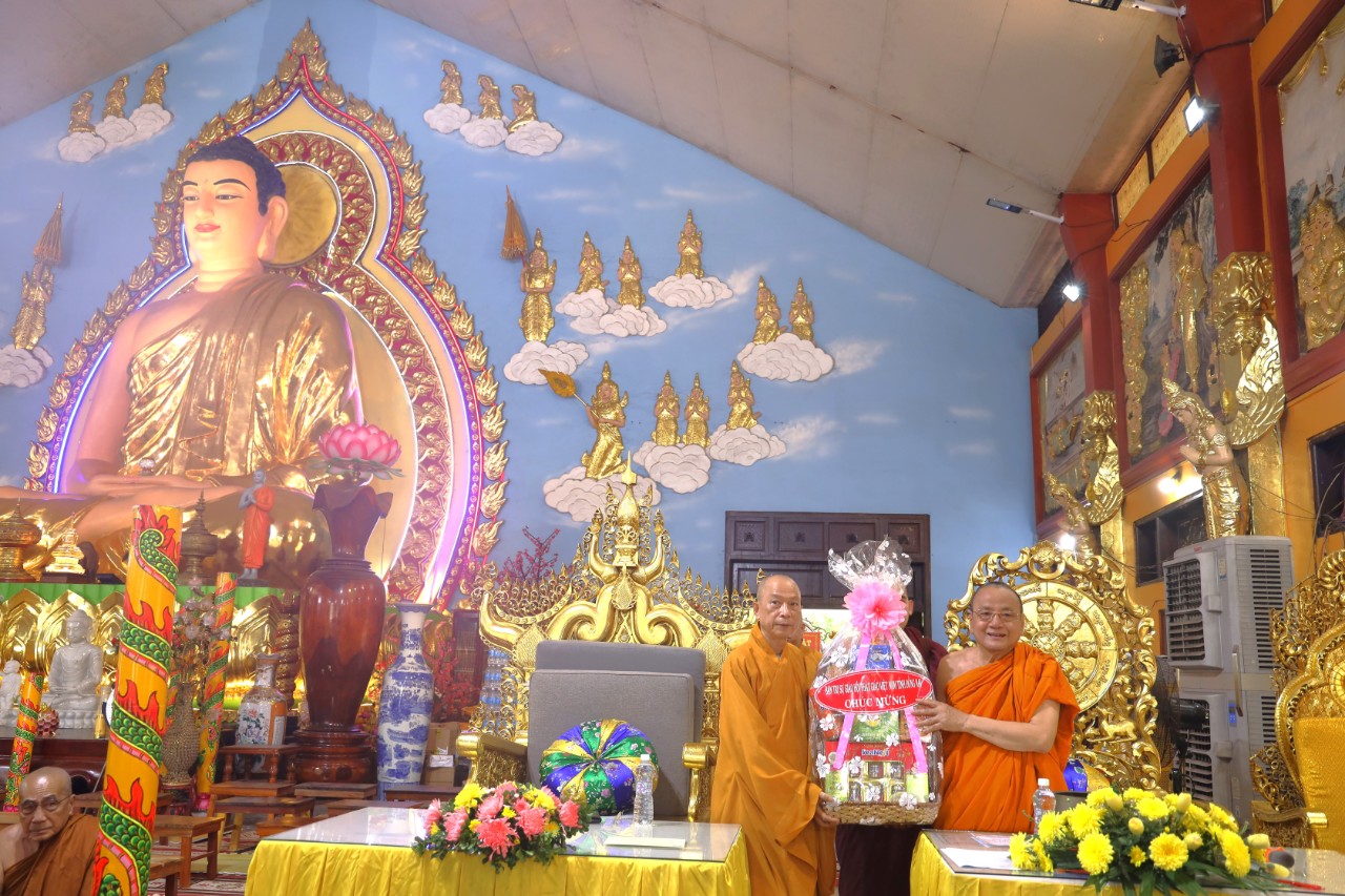 Đồng Nai: Ban Thường trực Ban Trị sự Phật giáo tỉnh thăm trường hạ Thiền viện Phước Sơn - z4825573231606_adb065edbe5c2cc560c3e9b5e8e115fc.jpg (341150 KB)
