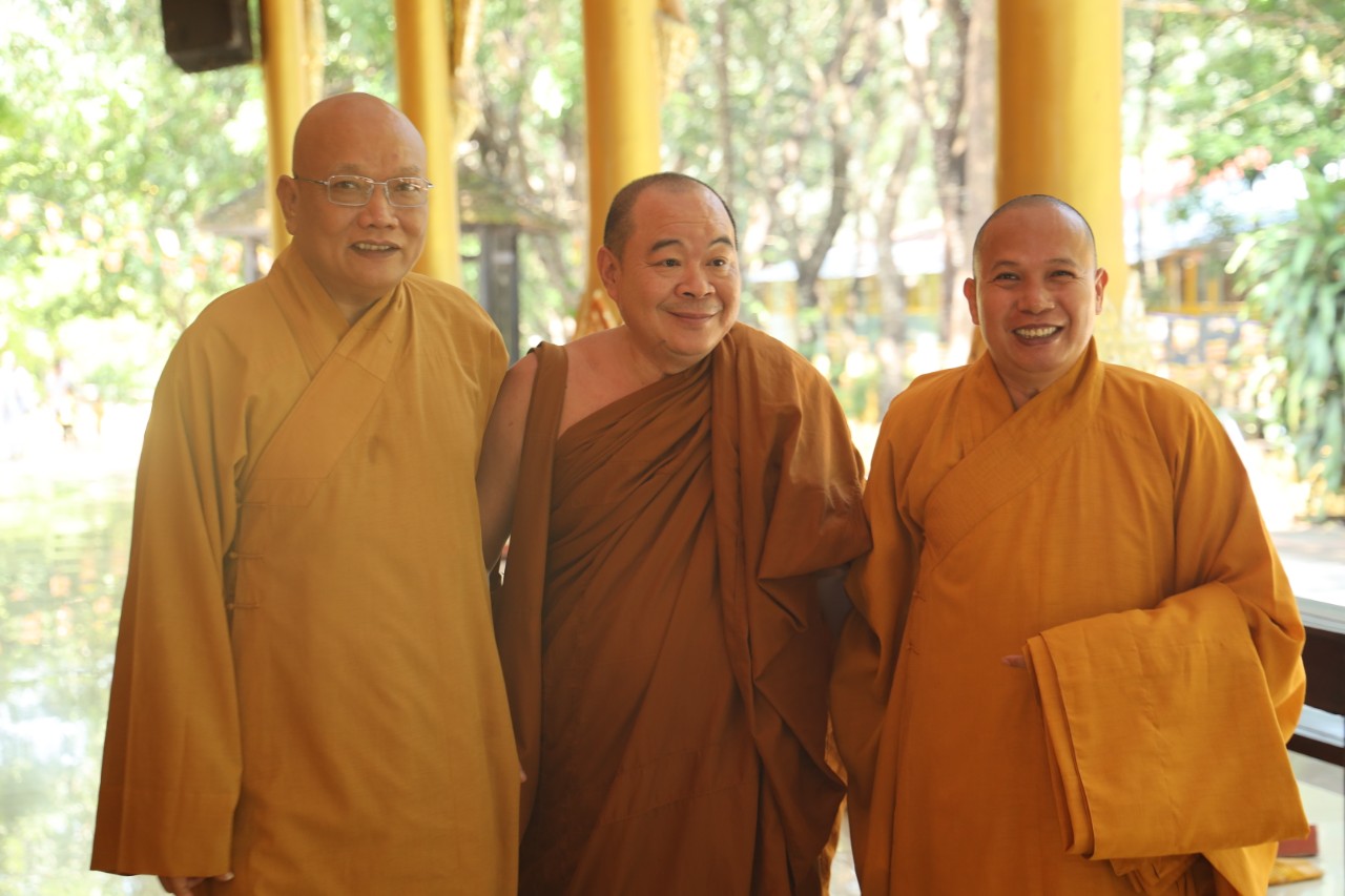 Đồng Nai: Ban Thường trực Ban Trị sự Phật giáo tỉnh thăm trường hạ Thiền viện Phước Sơn - z4825573255712_2dbaa3b5c28e51769fe90f19af7e2482.jpg (166348 KB)