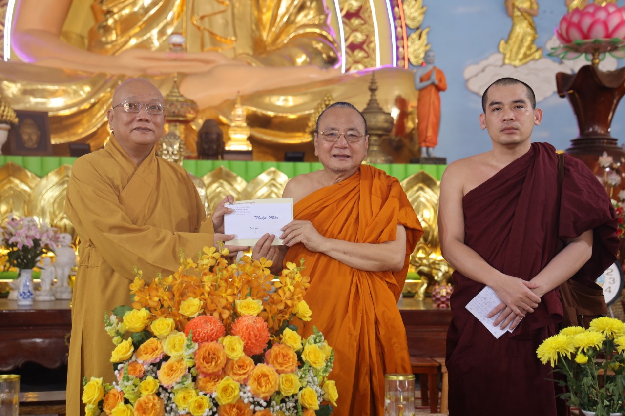 Đồng Nai: Ban Thường trực Ban Trị sự Phật giáo tỉnh thăm trường hạ Thiền viện Phước Sơn - z4825573271952_fb10ee91b461a9e4d5ec0848fe52c492 (1).jpg (243636 KB)