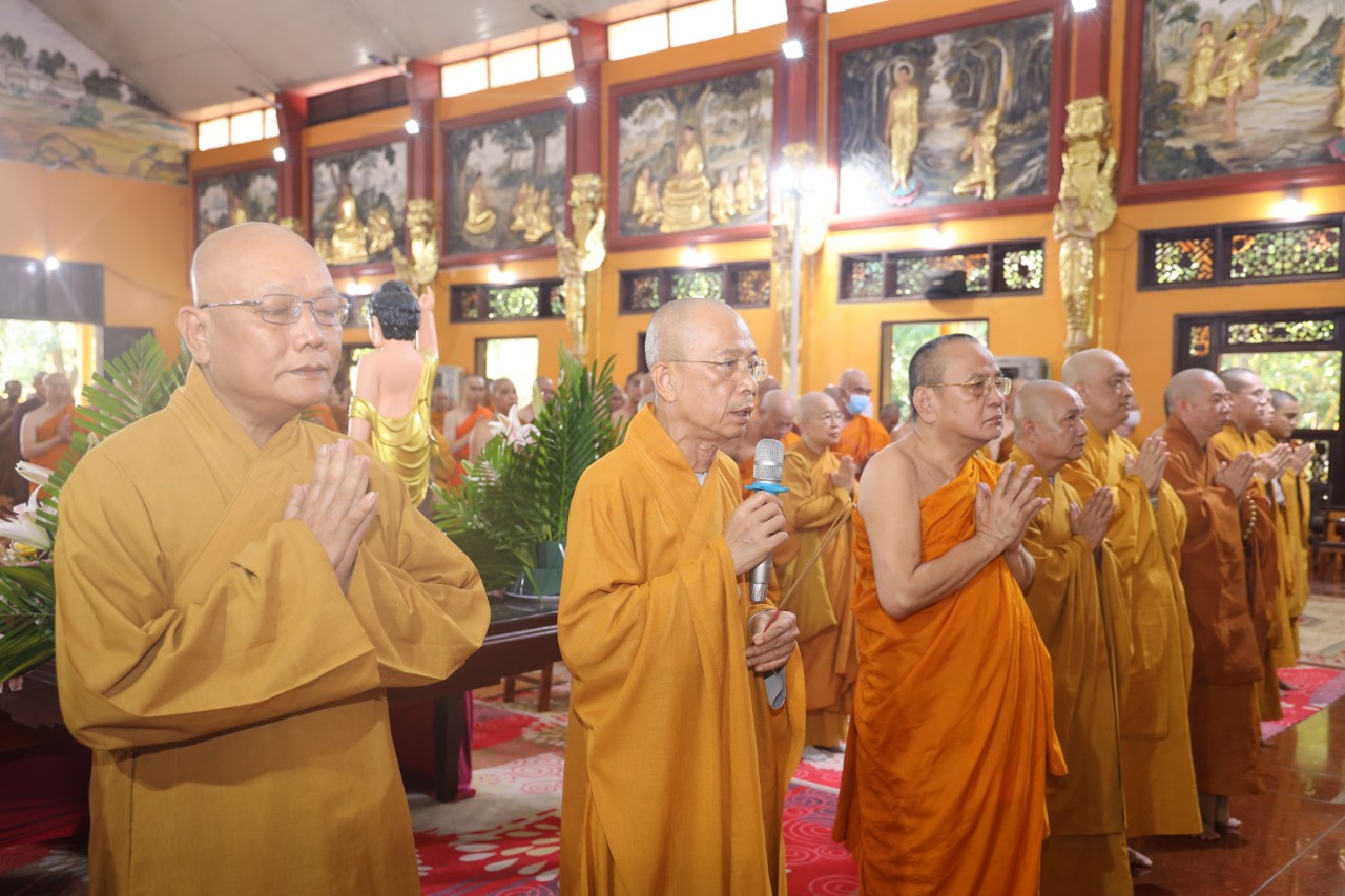 Đồng Nai: Ban Thường trực Ban Trị sự Phật giáo tỉnh thăm trường hạ Thiền viện Phước Sơn - z4825573291626_50152562bcf2107315ac5153a034f139 (1).jpg (228575 KB)