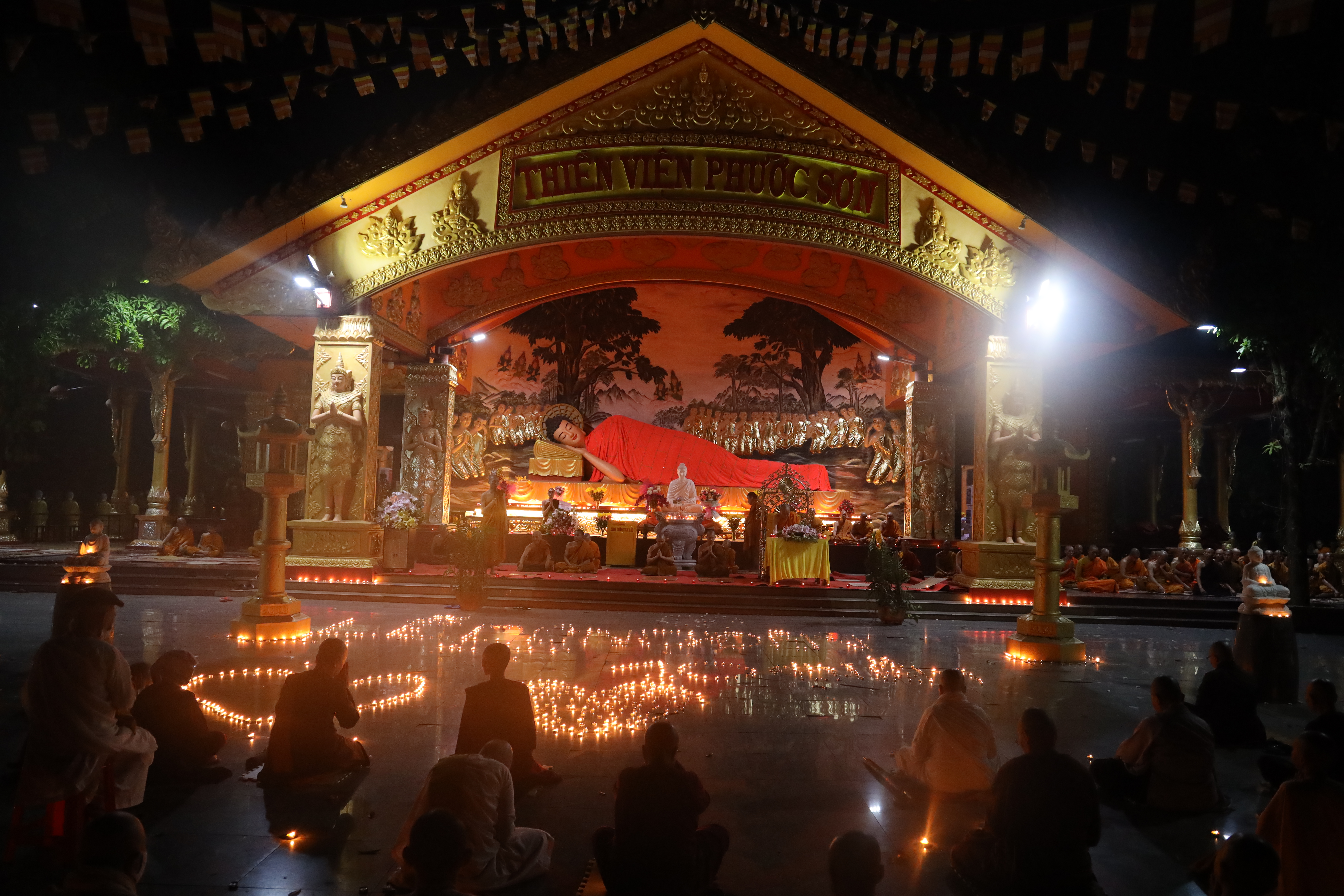 Đồng Nai: Thiền viện Phước Sơn thắp nến tri ân Thầy Tổ - 446A3812.JPG (9679431 KB)