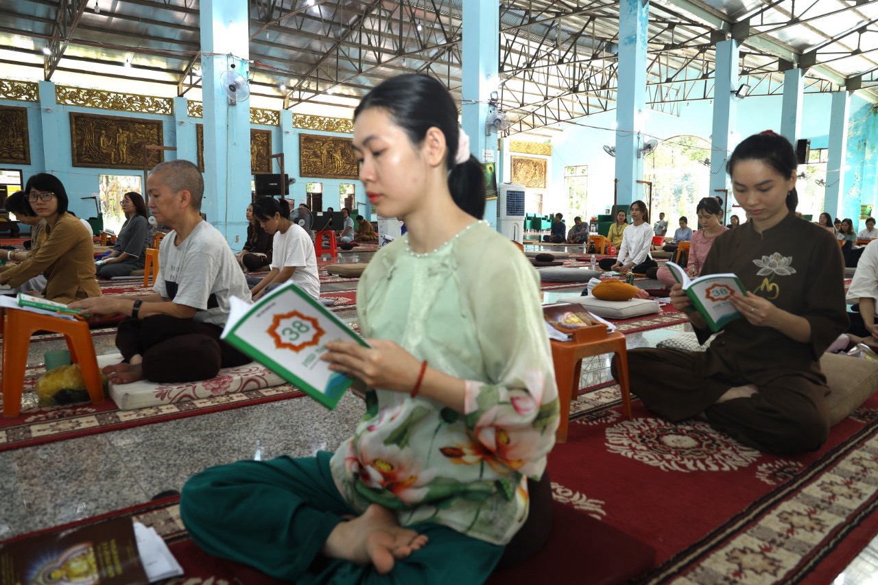 Đồng Nai: Thiền viện Phước Sơn tổ chức lễ Bế mạc khoá thiền dành cho bạn trẻ làm việc văn phòng - IMG_2504.jpeg (347407 KB)