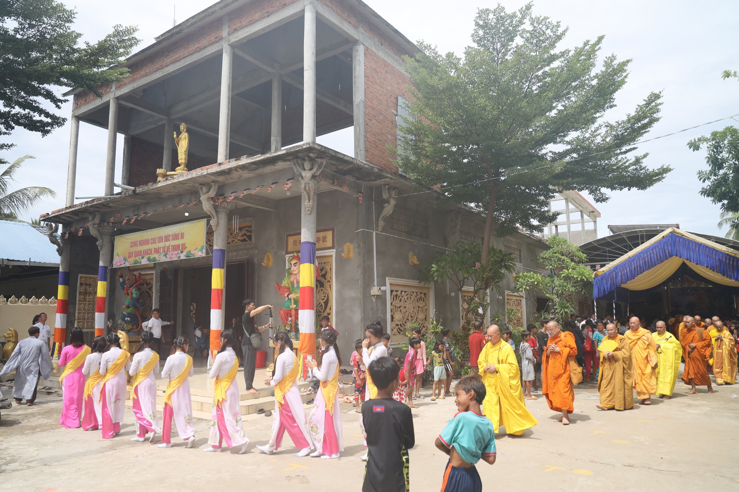 Campuchia: Đại lễ Vu lan Báo hiếu tại chùa Phước Thiên tỉnh Prey Veng - z4680115531594_825629aa18560061b6b7cb5170b94a03.jpg (1055850 KB)