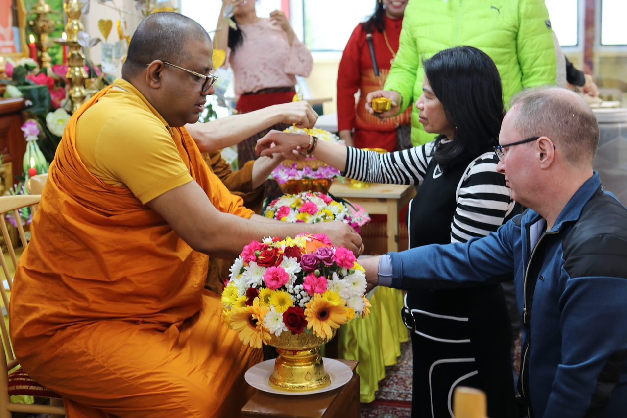 Phần Lan: Cộng đồng Phật tử Thái Lan và Sri Lanka tổ chức đón tết cổ truyền tại chùa Đại Thọ - z5326334065012_7e3fd946912dc1281a0a25ce2b50e54c.jpg (244466 KB)