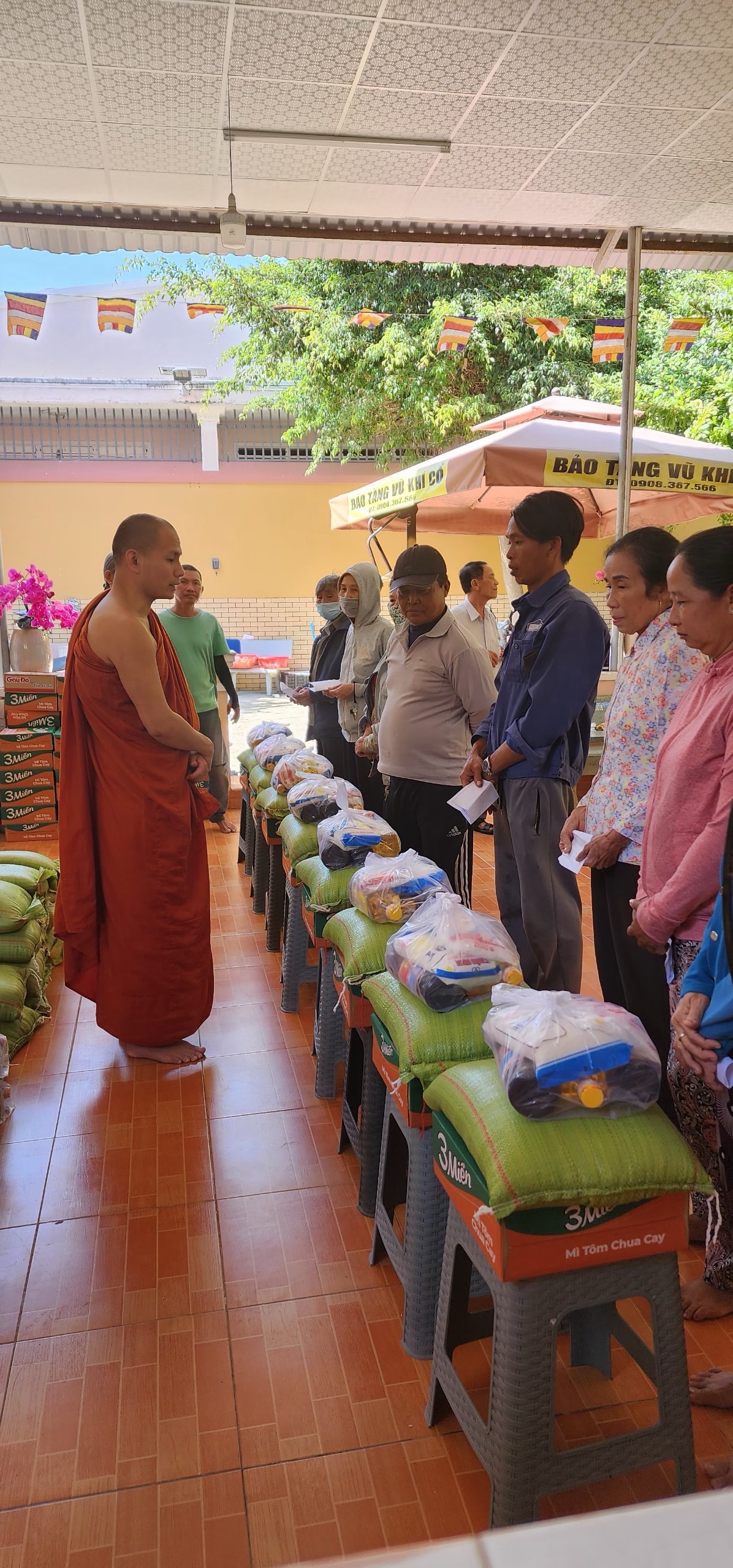 BR-VT: Thiền viện Bồ Đề tổ chức khóa tu cuối năm Quý Mão và trao quà từ thiện mừng xuân Giáp Thìn - IMG_4873.jpeg (936713 KB)