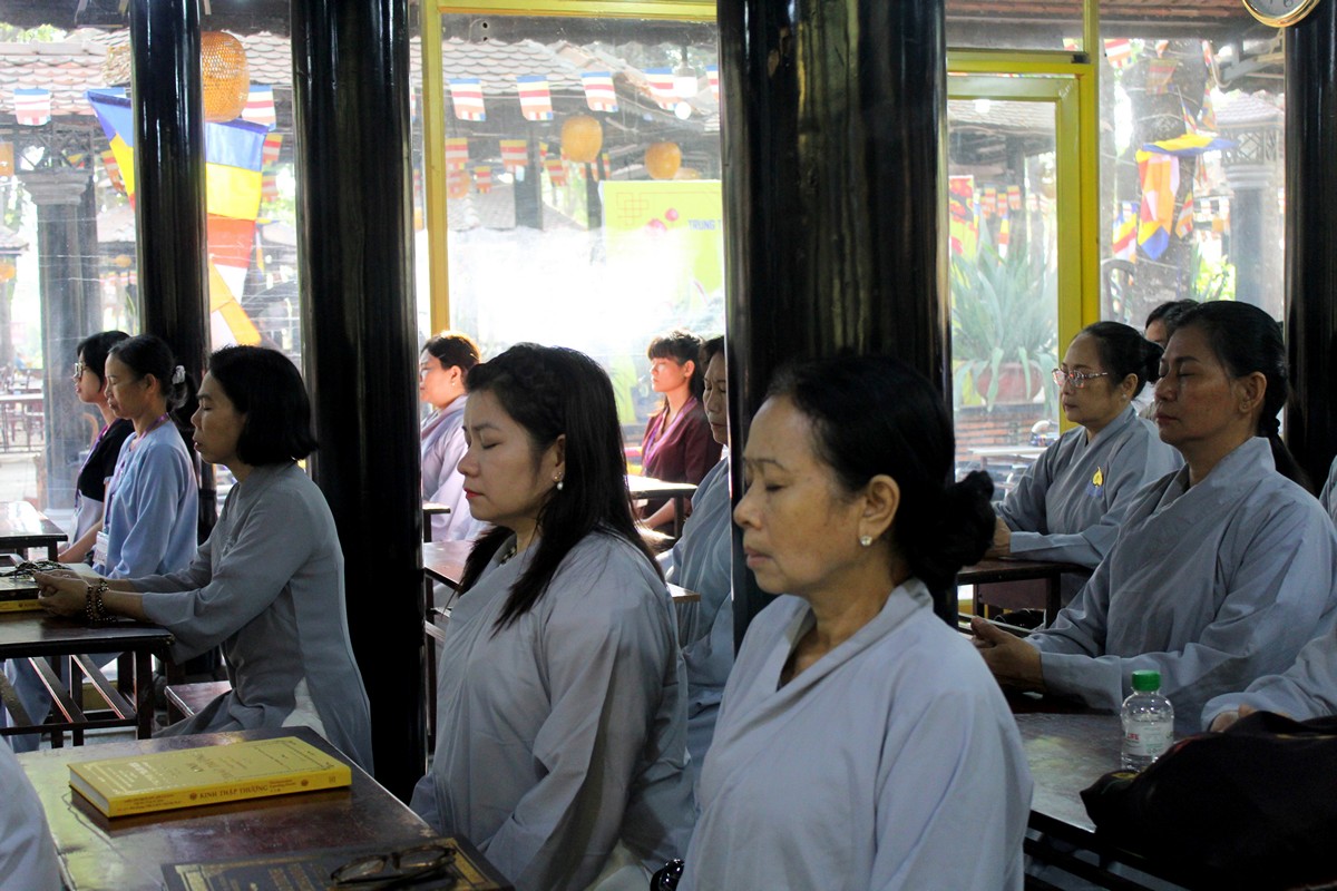 Đồng Nai: Thiền viện Phước Sơn khai giảng khóa tu học Pāḷi Abhidhamma lần 1 và lễ rước Tam tạng Thánh điển - IMG_4994.JPG (246475 KB)