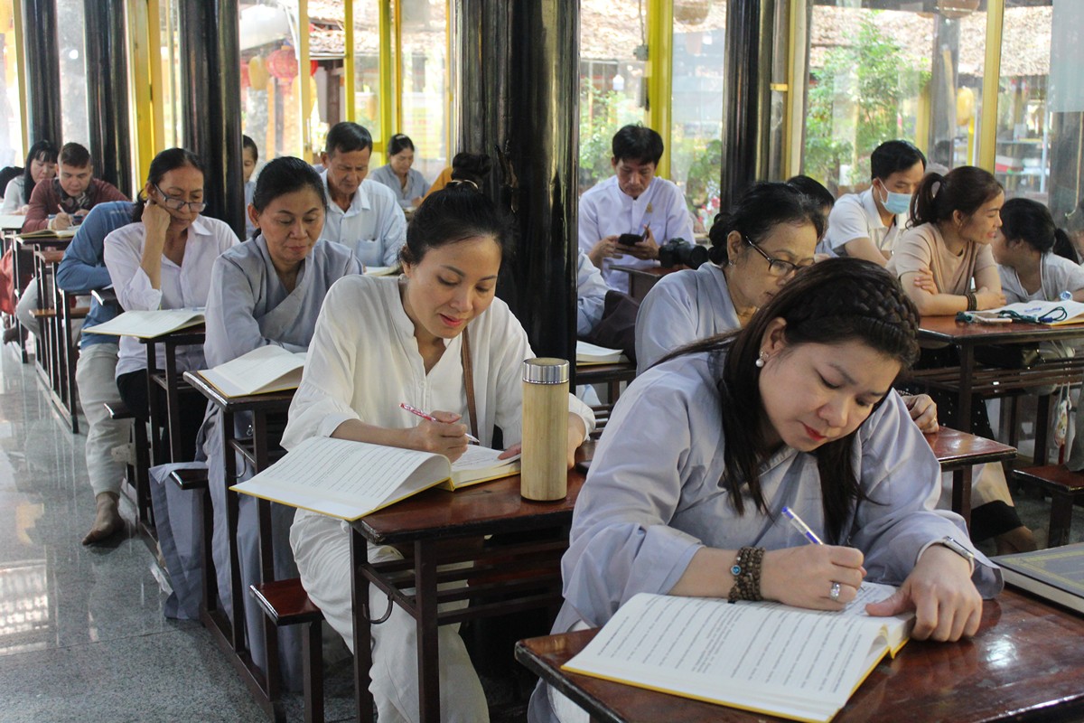 Đồng Nai: Thiền viện Phước Sơn khai giảng khóa tu học Pāḷi Abhidhamma lần 1 và lễ rước Tam tạng Thánh điển - IMG_5002.JPG (287462 KB)