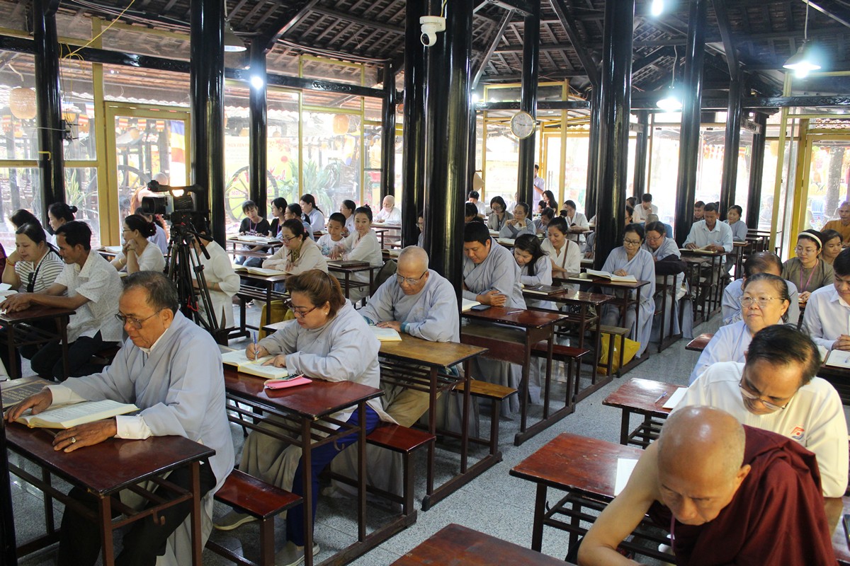 Đồng Nai: Thiền viện Phước Sơn khai giảng khóa tu học Pāḷi Abhidhamma lần 1 và lễ rước Tam tạng Thánh điển - IMG_5010.JPG (344994 KB)