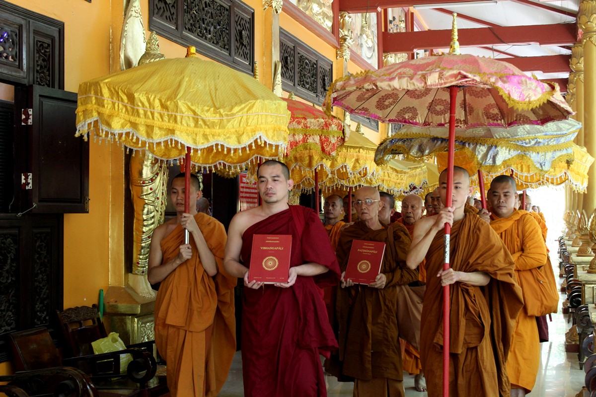Đồng Nai: Thiền viện Phước Sơn khai giảng khóa tu học Pāḷi Abhidhamma lần 1 và lễ rước Tam tạng Thánh điển - IMG_5034.JPG (309356 KB)