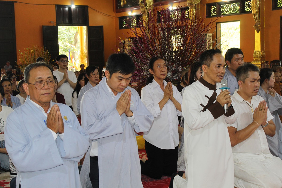 Đồng Nai: Thiền viện Phước Sơn khai giảng khóa tu học Pāḷi Abhidhamma lần 1 và lễ rước Tam tạng Thánh điển - IMG_5045.JPG (265627 KB)