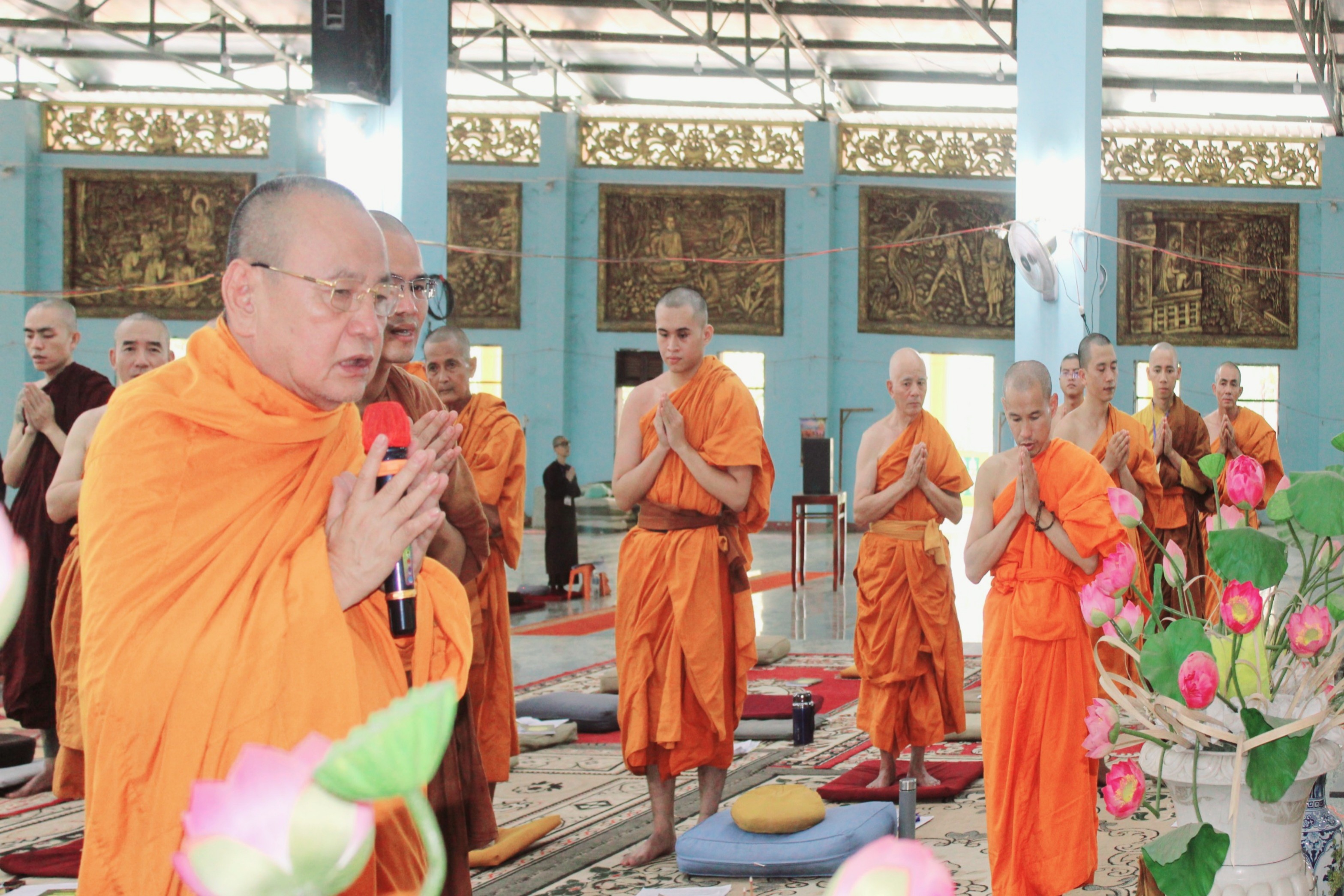 Đồng Nai: Bế mạc khóa thiền Chánh niệm hơi thở lần V và khóa Xuất gia gieo duyên lần XVII - z5399080926112_2303f720af5a94dfa9181b9932861690.jpg (1078931 KB)