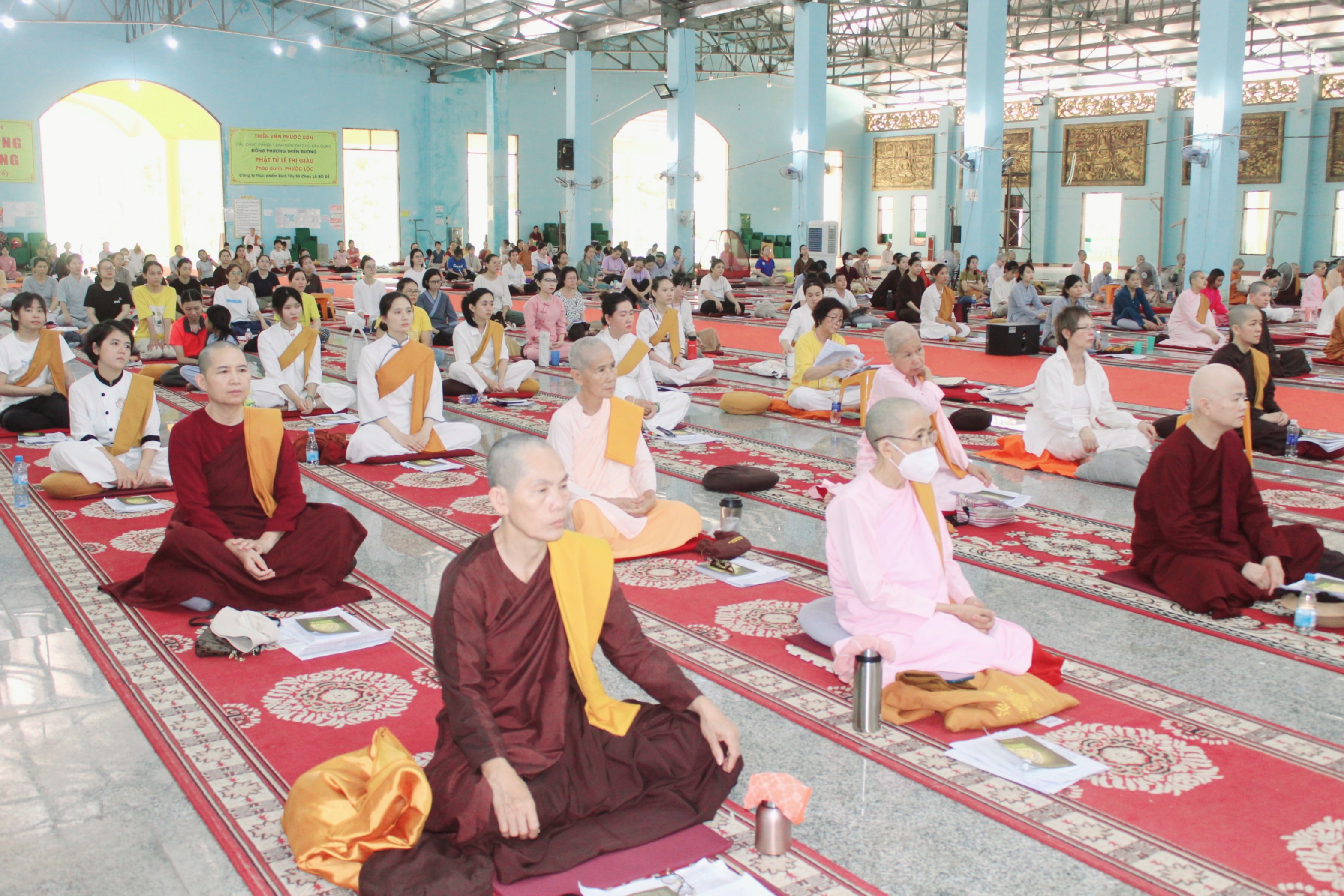Đồng Nai: Bế mạc khóa thiền Chánh niệm hơi thở lần V và khóa Xuất gia gieo duyên lần XVII - z5399080942779_2cd6b222a6b7fb6700310009f6e54fb8.jpg (1251280 KB)