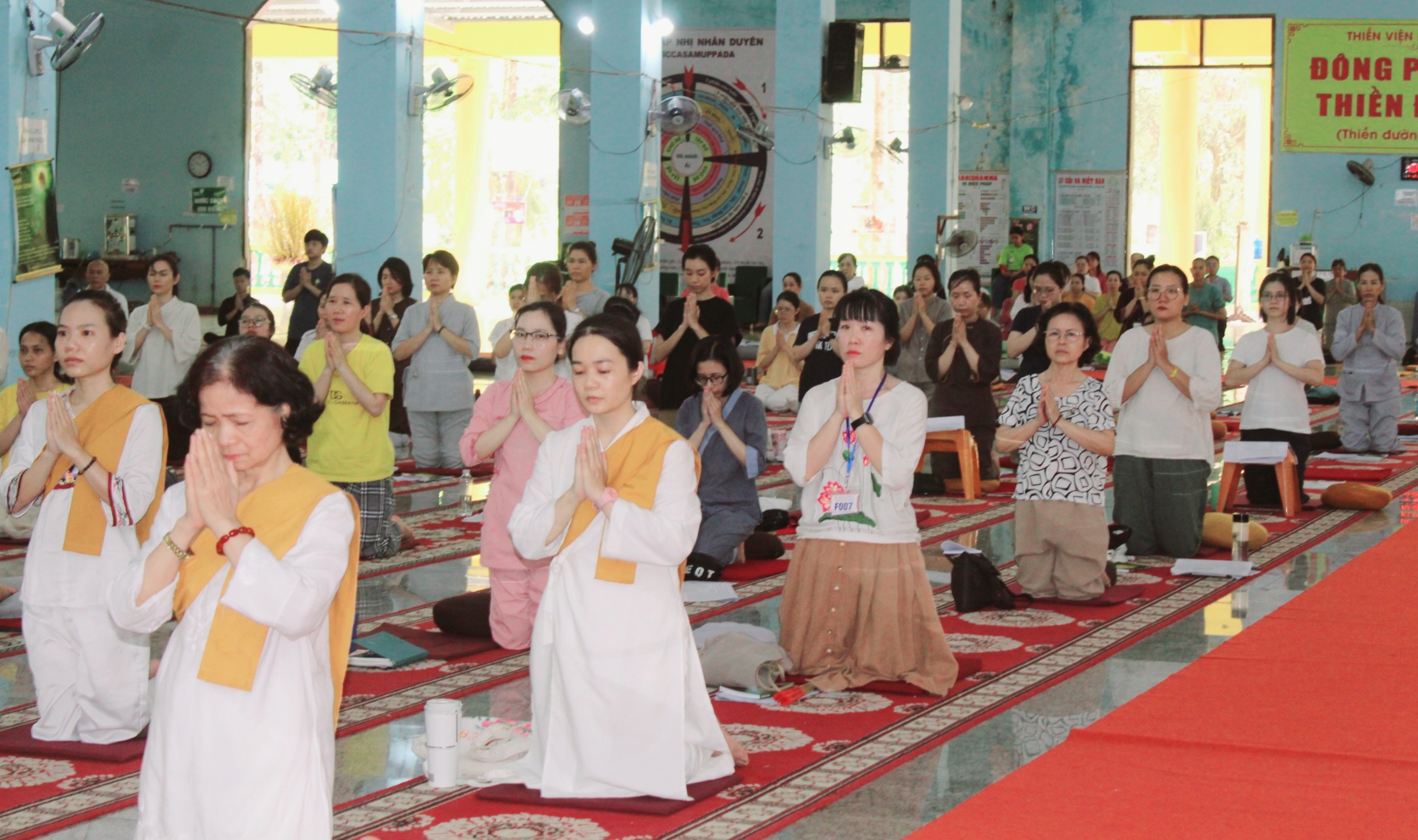 Đồng Nai: Bế mạc khóa thiền Chánh niệm hơi thở lần V và khóa Xuất gia gieo duyên lần XVII - z5399080943345_334f681bf4d04f161381dce172951e00.jpg (988653 KB)