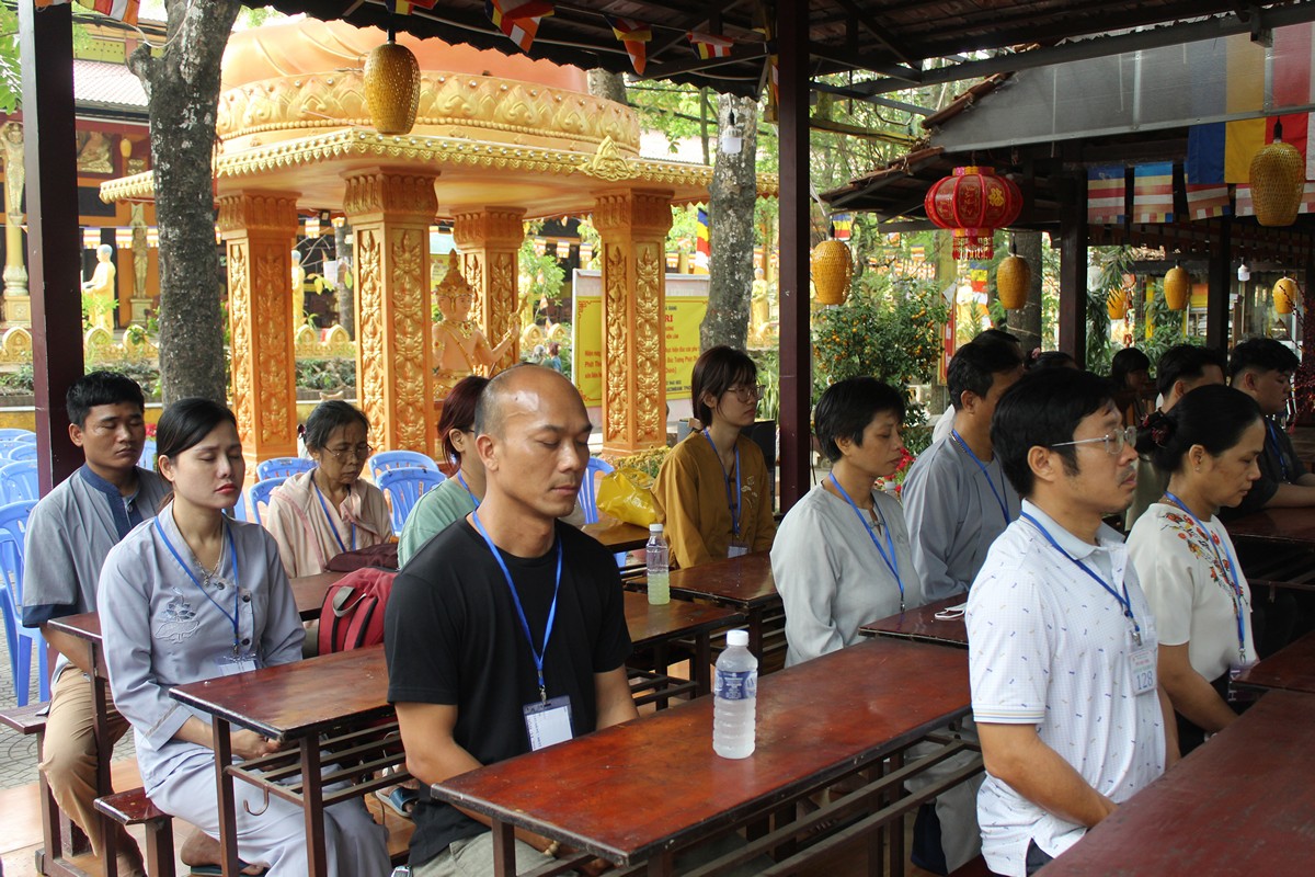 Đồng Nai: Khóa tu Một ngày bình yên lần 3 tại Thiền viện Phước Sơn - IMG_5083.JPG (349841 KB)