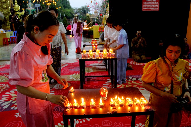 Đồng Nai: Lễ hội cúng đèn rằm tháng Giêng và khai mạc khóa Thiền Vipassanā mùa xuân 2024 - IMG_4830.JPG (148302 KB)