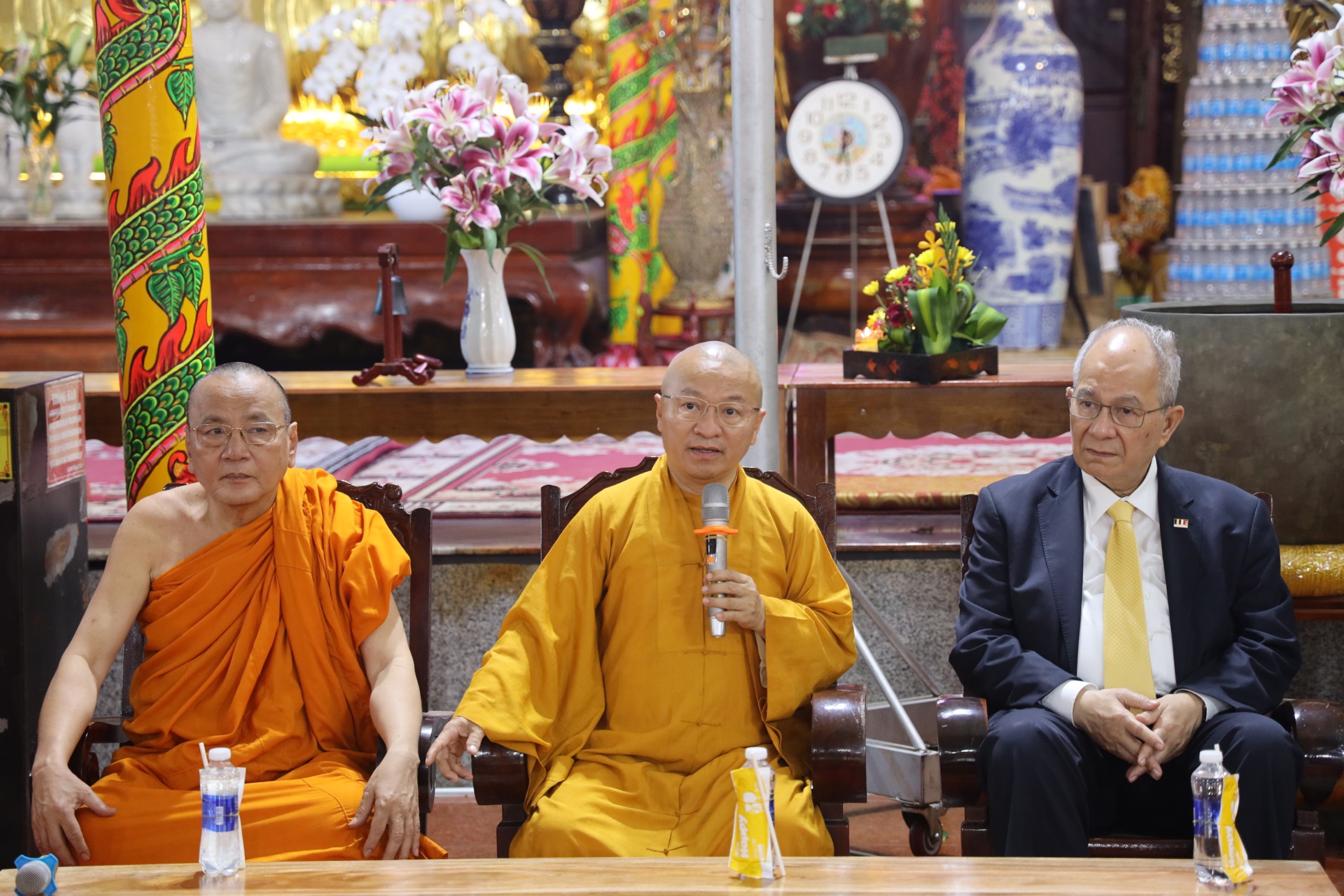 Đồng Nai: Chủ tịch Hội Liên hữu Phật giáo thế giới thăm Thiền viện Phước Sơn - z4575484265509_3d2f3c5a6c6a82f6c0fca7e65e85ad5e.jpg (784768 KB)