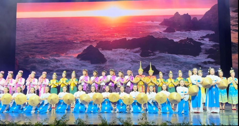 van nghe be mac.jpg (153 KB)